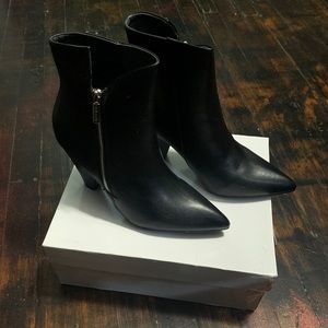 NWT/B UNILADY Black Block-heel Booties